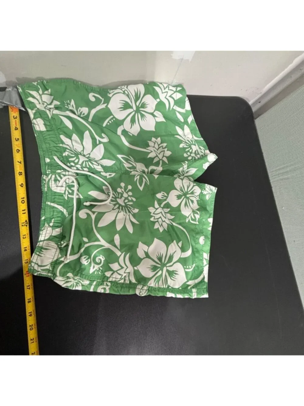Women’s Old Navy Green Floral Pull‑On Shorts Size M